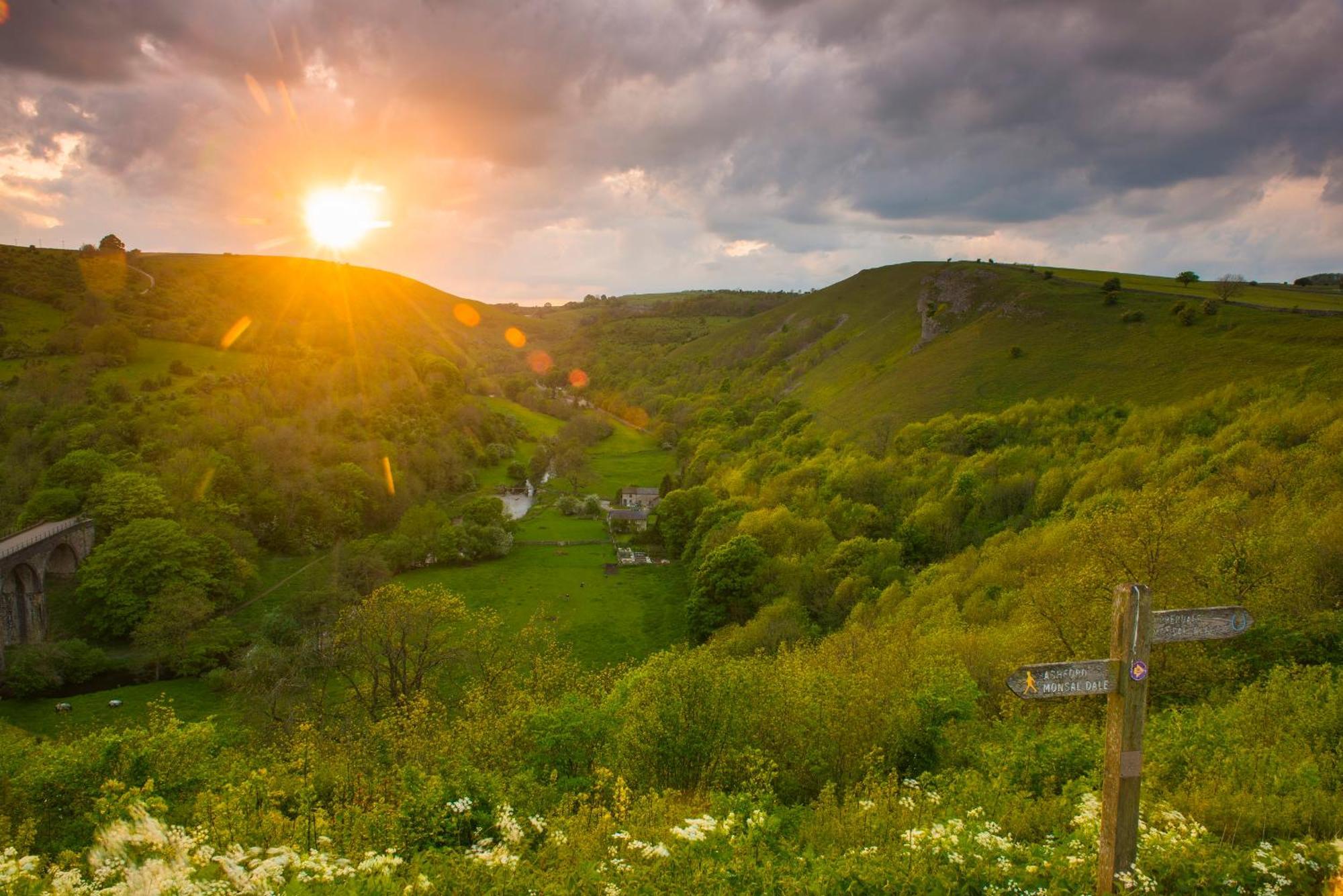 Brackendale Cottage Upperdale Peak District Cressbrook Exterior photo